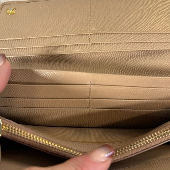 💛 SOLD 💛 Prada Saffiano Leather Bow Continental Wallet - Picture 8 of 16